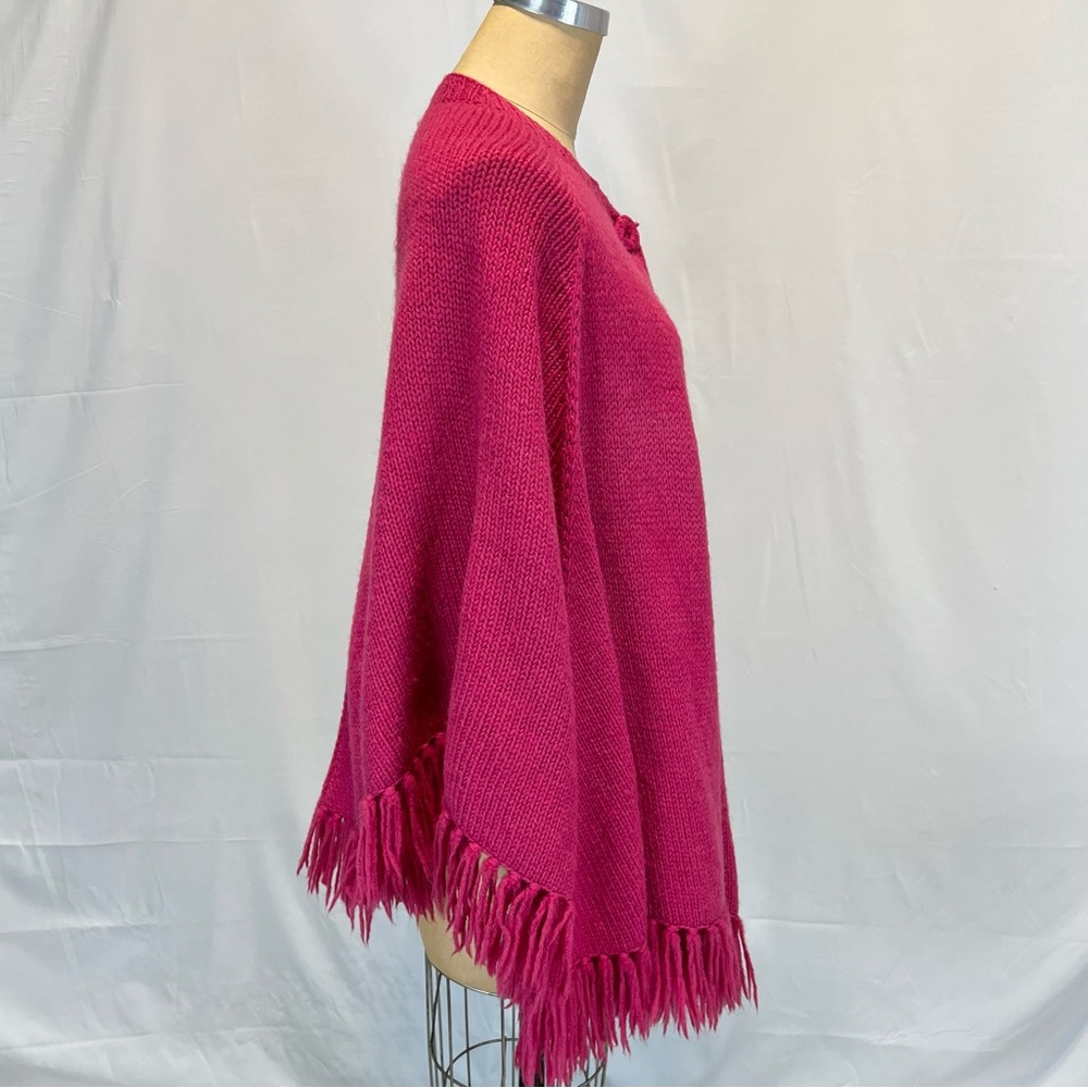 VINTAGE raspberry knit sweater poncho‎ cape wrap fringe button front 60s 70s - Picture 4 of 11